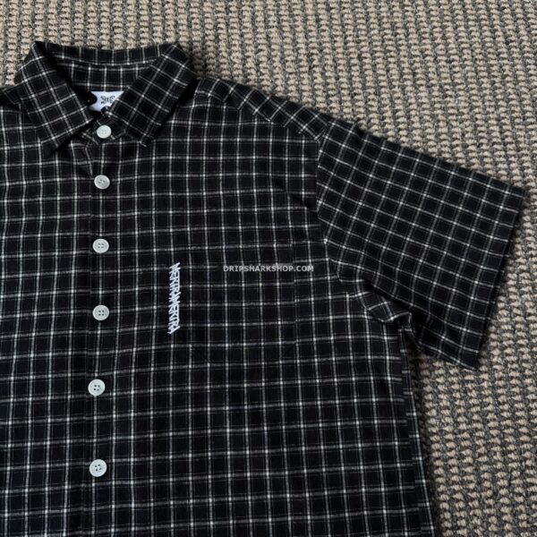 Camiseta negra a cuadros Mertra