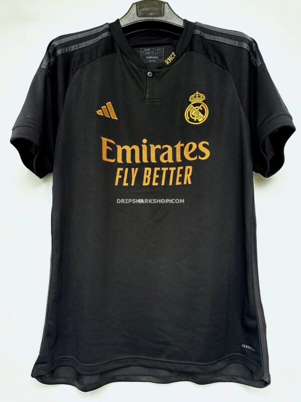 3d1078a8-scaled-1 Camiseta Real Madrid tercera equipación 23/24
