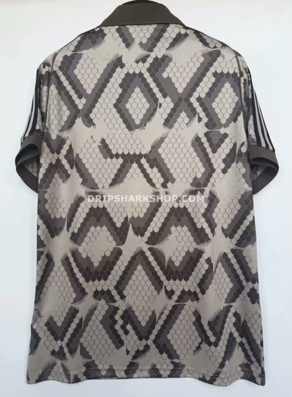 Camiseta Adidas Bayern Munich piel de serpiente