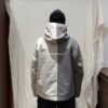 Sudadera Mertra blanco y gris