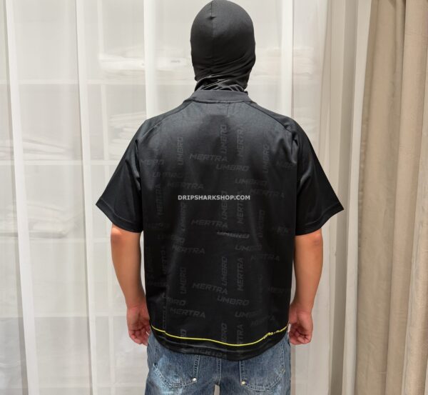 76eaf425-scaled-1 Camiseta Mertra negra