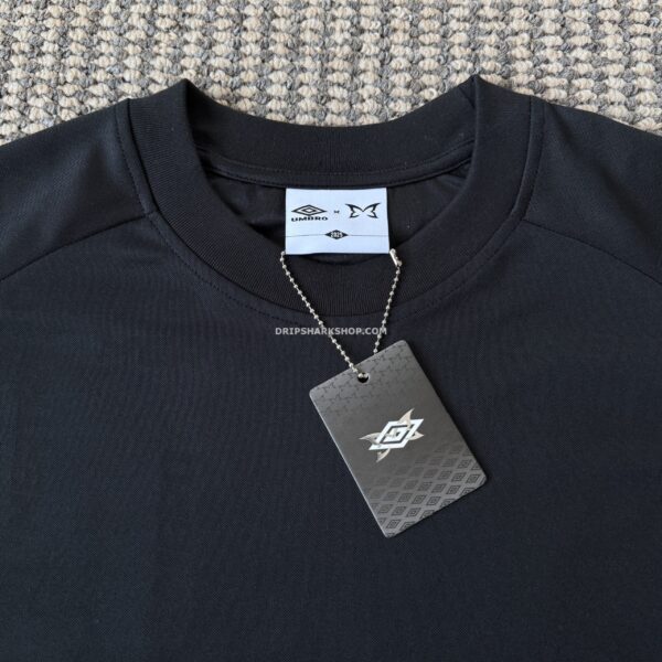 a35607c0-scaled-1 Camiseta Mertra negra