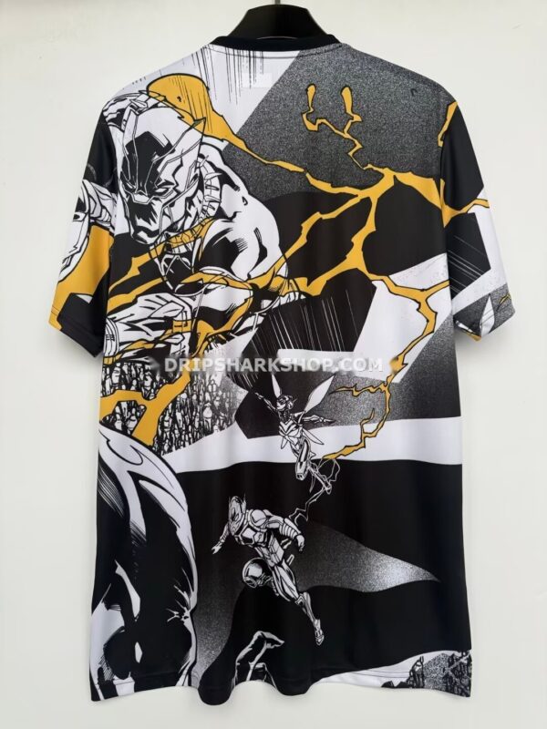 Camiseta de calentamiento Adidas Real Madrid Avengers 25/26