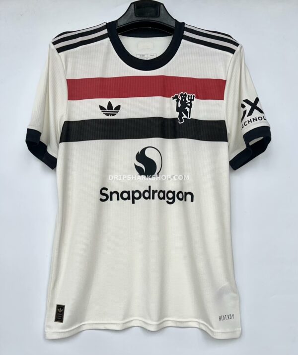 cc3c47d9 Camiseta Manchester United tercera equipación 24/25