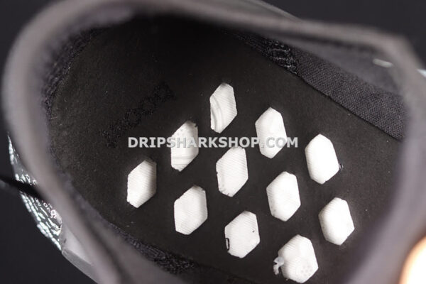 Adidas R1 Boost V2 Black Black Black - Negro