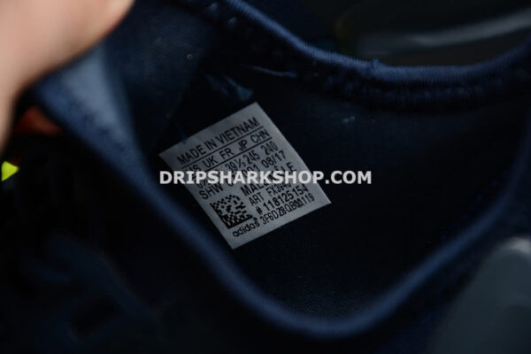 Adidas NMD R1 V2 Shoes Collegiate Navy Collegiate Navy Signal Green