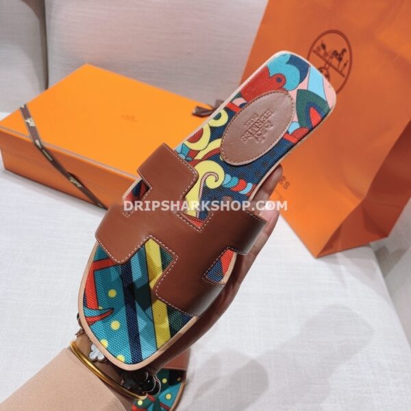 Sandalias Hermes - Oran Marrón con estampado