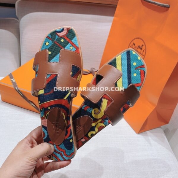 Sandalias Hermes - Oran Marrón con estampado