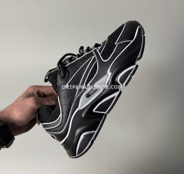 DIOR B22 lineas blancas