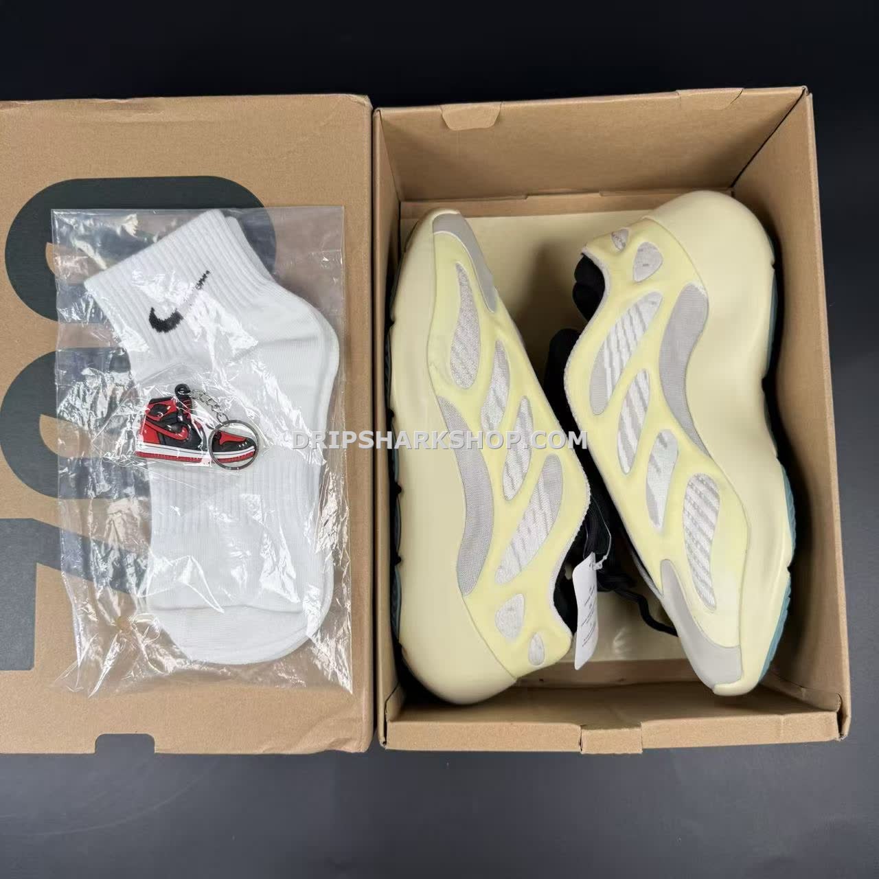 YEEZY 700 V3 Safflower - Imagen 10