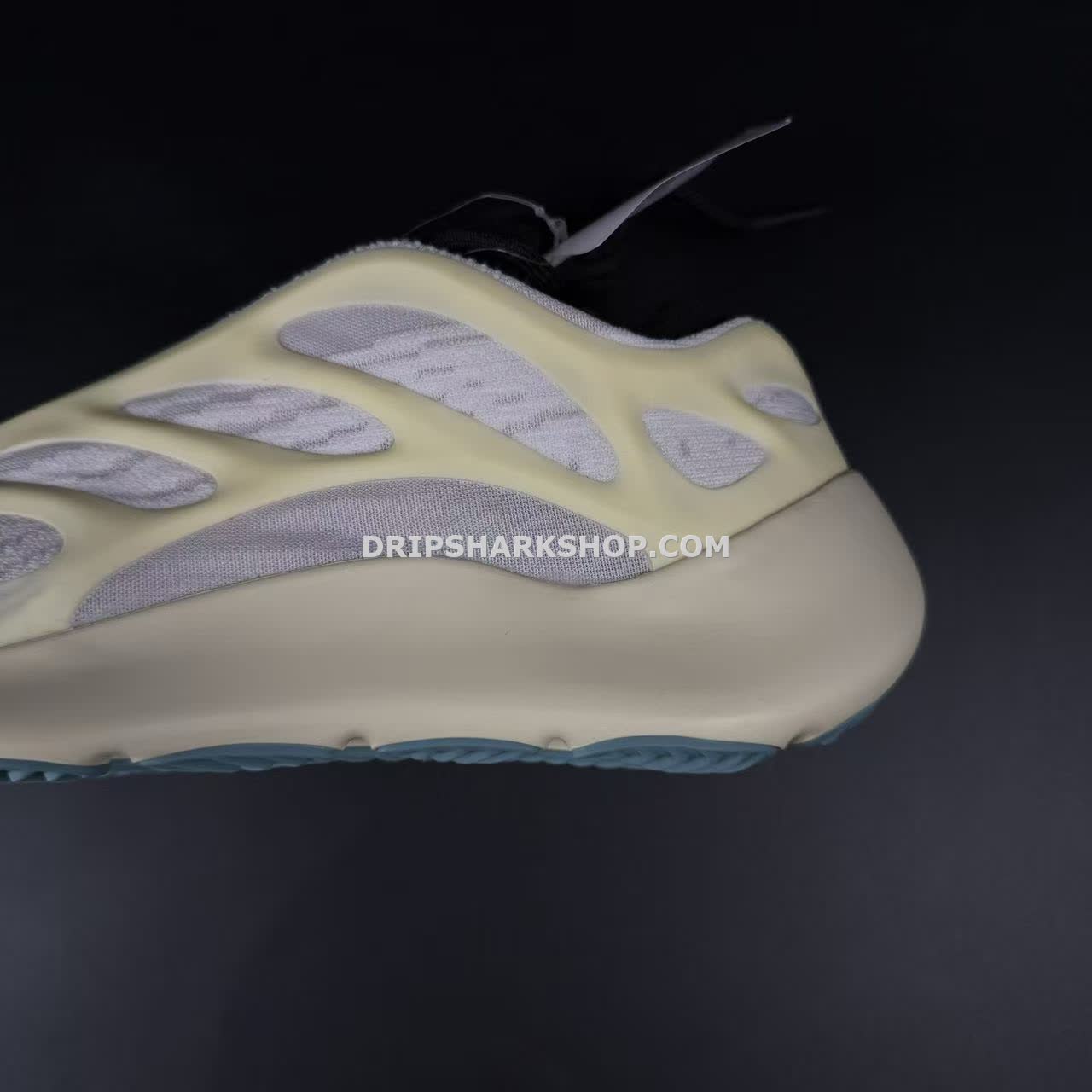 YEEZY 700 V3 Safflower - Imagen 9