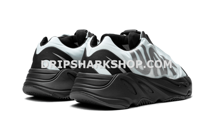 YEEZY BOOST 700 V2 - Imagen 4