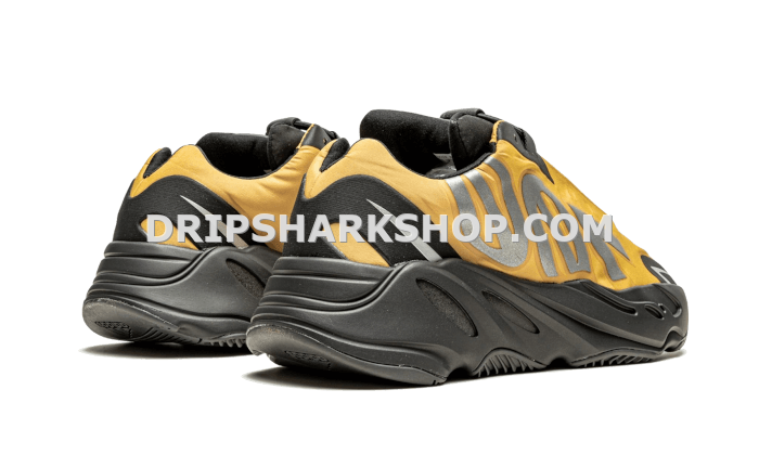 YEEZY BOOST 700 V2 - Imagen 3
