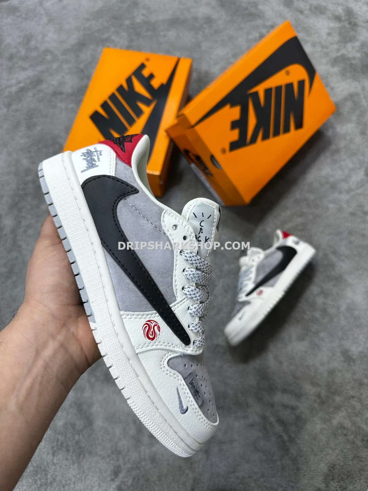 Travis Scott x Air Jordan 1 Low OG en colaboración con Stüssy - Imagen 8