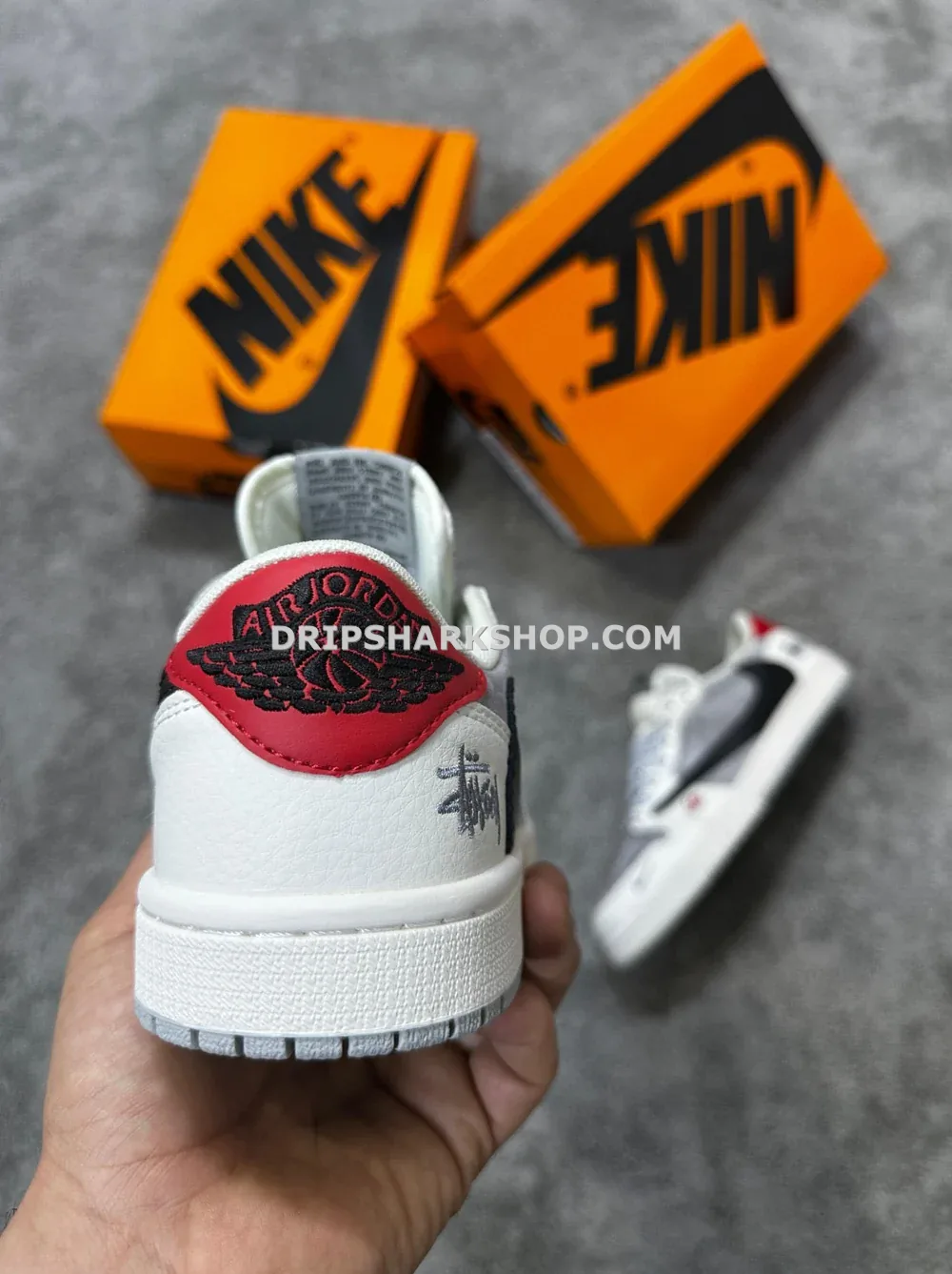 Travis Scott x Air Jordan 1 Low OG en colaboración con Stüssy - Imagen 3